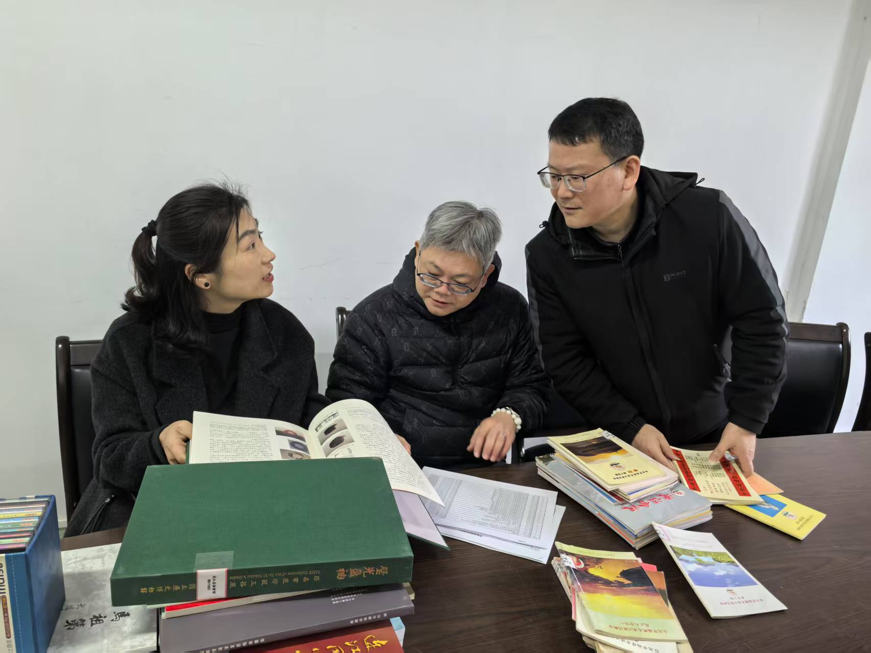 高校專家學(xué)者調(diào)研連江縣檔案館“遷臺(tái)記憶”檔案工作
